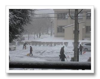 窓の外は雪景色 軽井沢の風の中で アトリエ林
